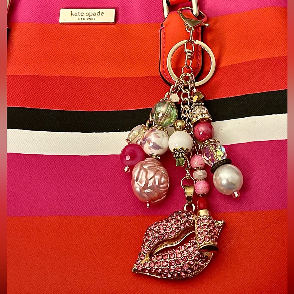 SOLD ‼️ Handbag Jewelry NEW Lips Lipstick Bag Charm Beads Keychain Flower Bag - Picture 4 of 15